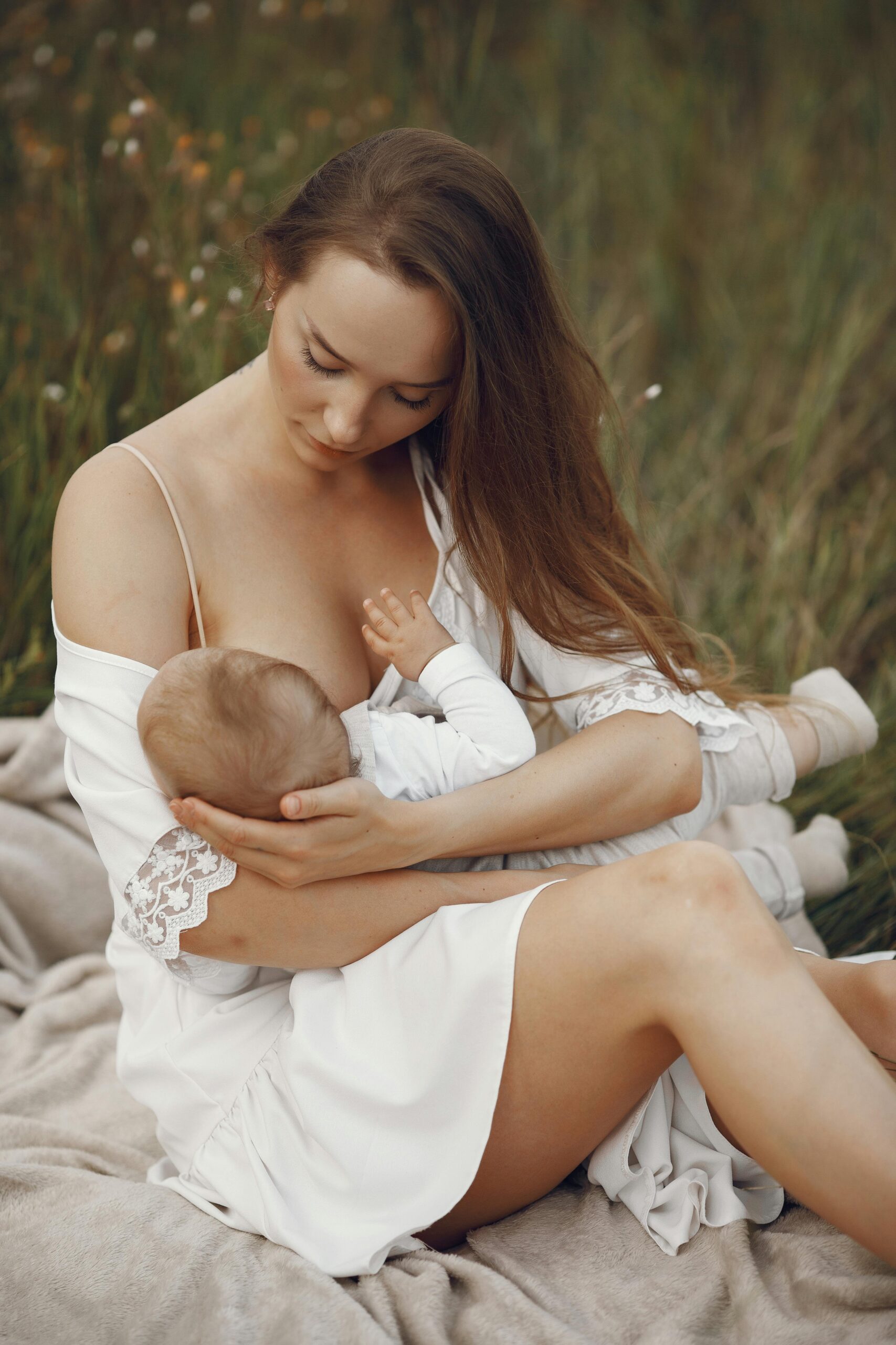 jallaiteaunaturel maman qui allaite son bébé j allaite au naturel