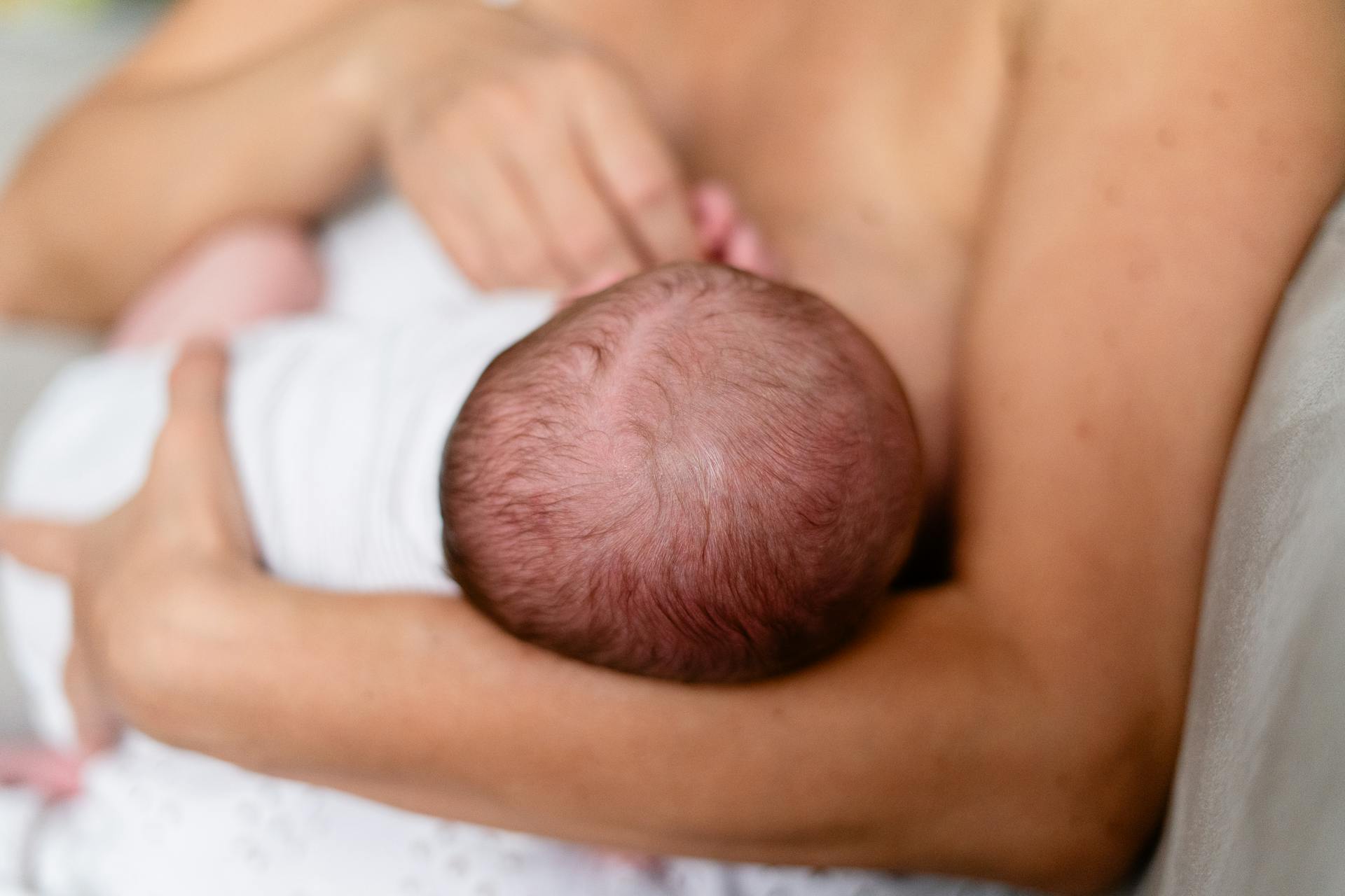 pexels-greta-fotografia-1522485021-27355922 position de bébé au sein: vérifier la bonne prise au sein